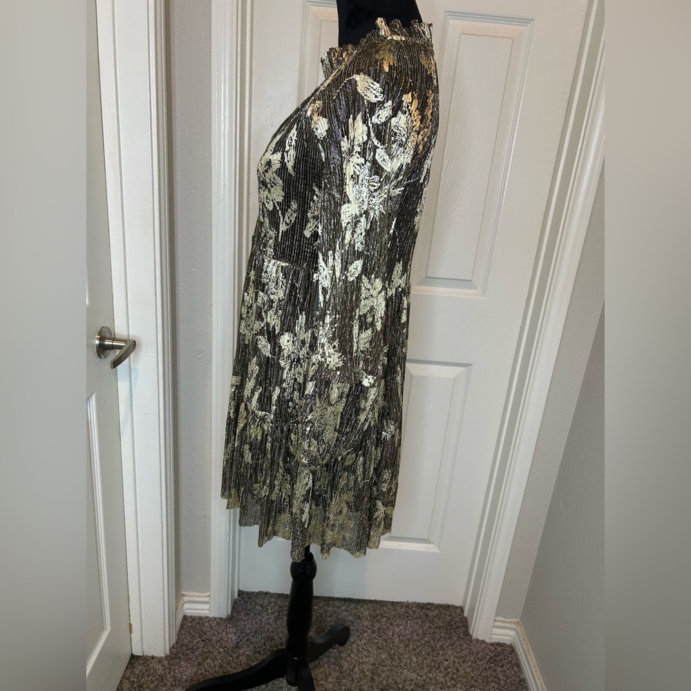 XS, fits up to M Vince Camuto Black Gold Floral Foil Split Neck Ruffle Dress - Picture 3 of 8